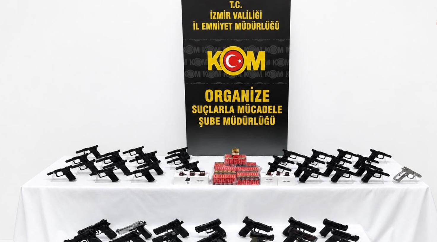 İzmir’de yasa dışı silah operasyonu: 3 şüpheli gözaltına alındı