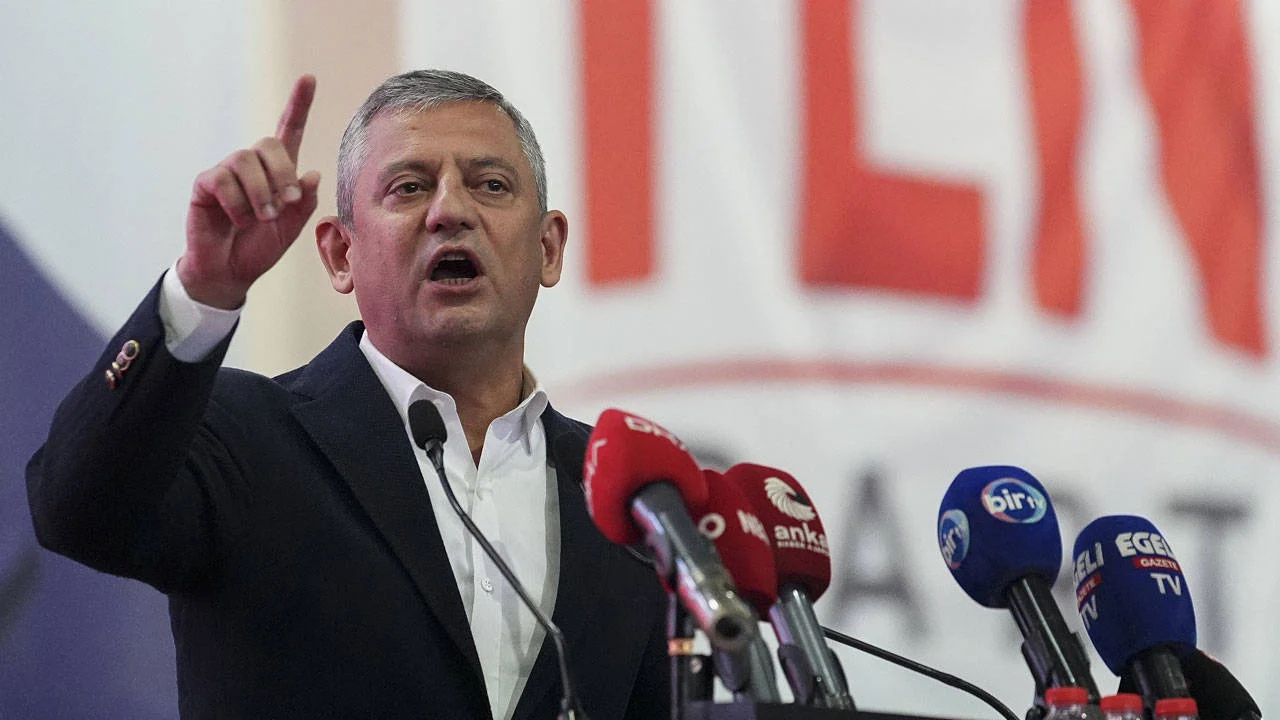 Özel’den Mersin'de iktidar mesajı: “O sandığa varacağız, o seçimi alacağız”