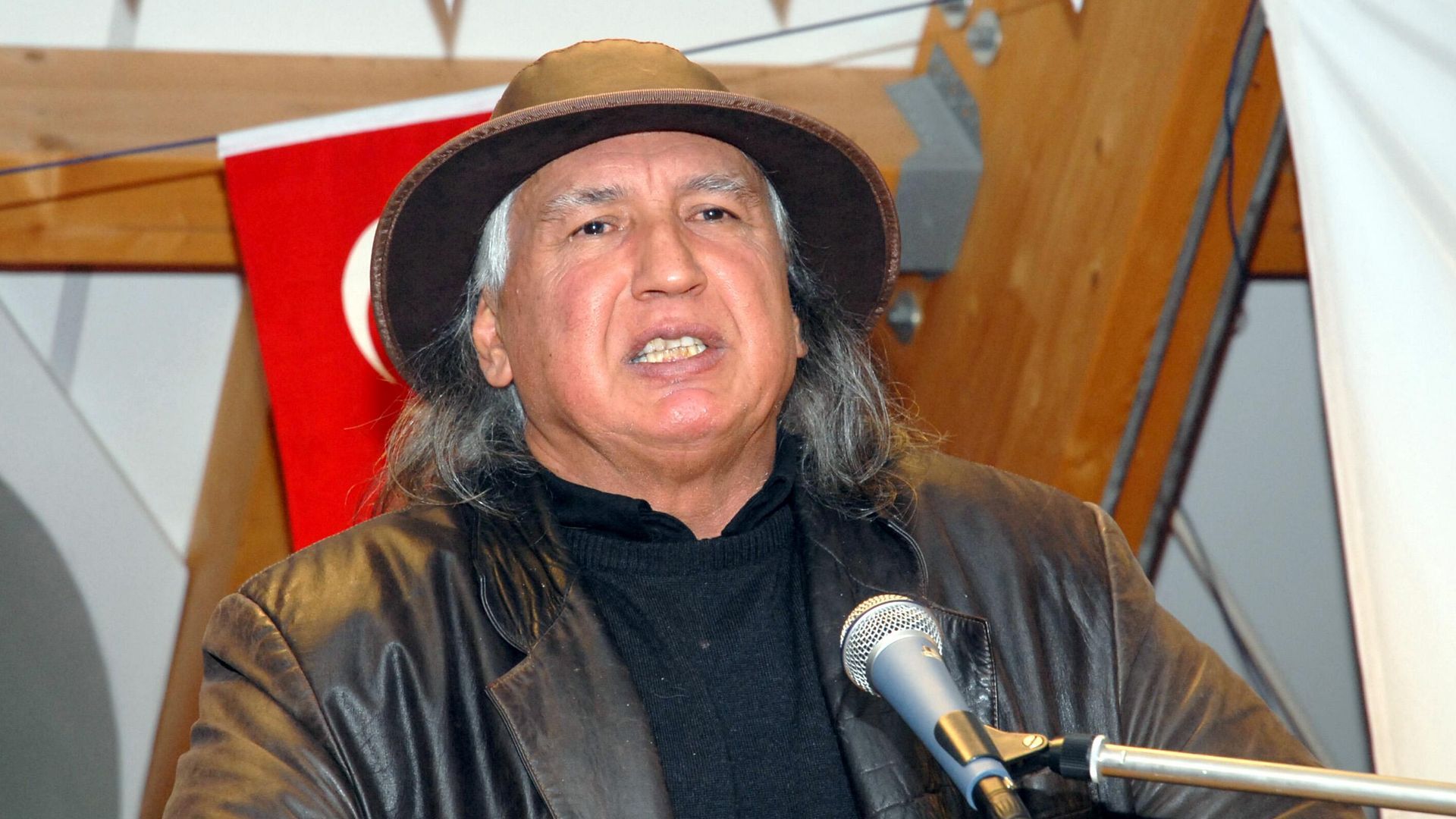 Şener Üşümezsoy 1