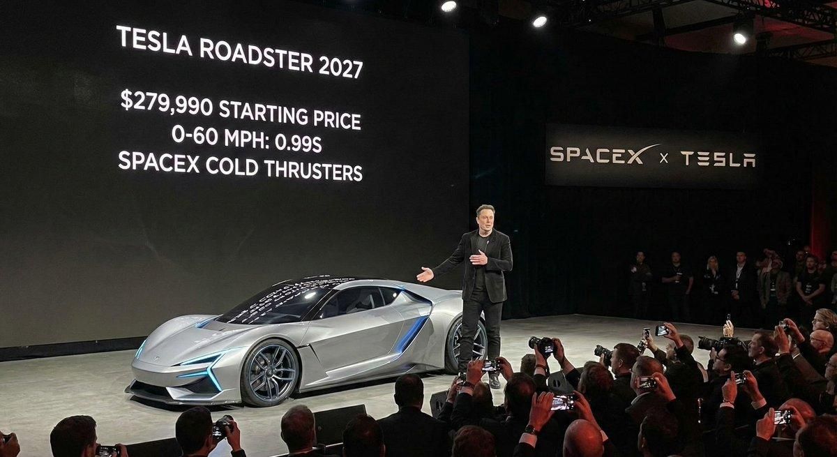 Uçan Araba Tesla Roadster 3