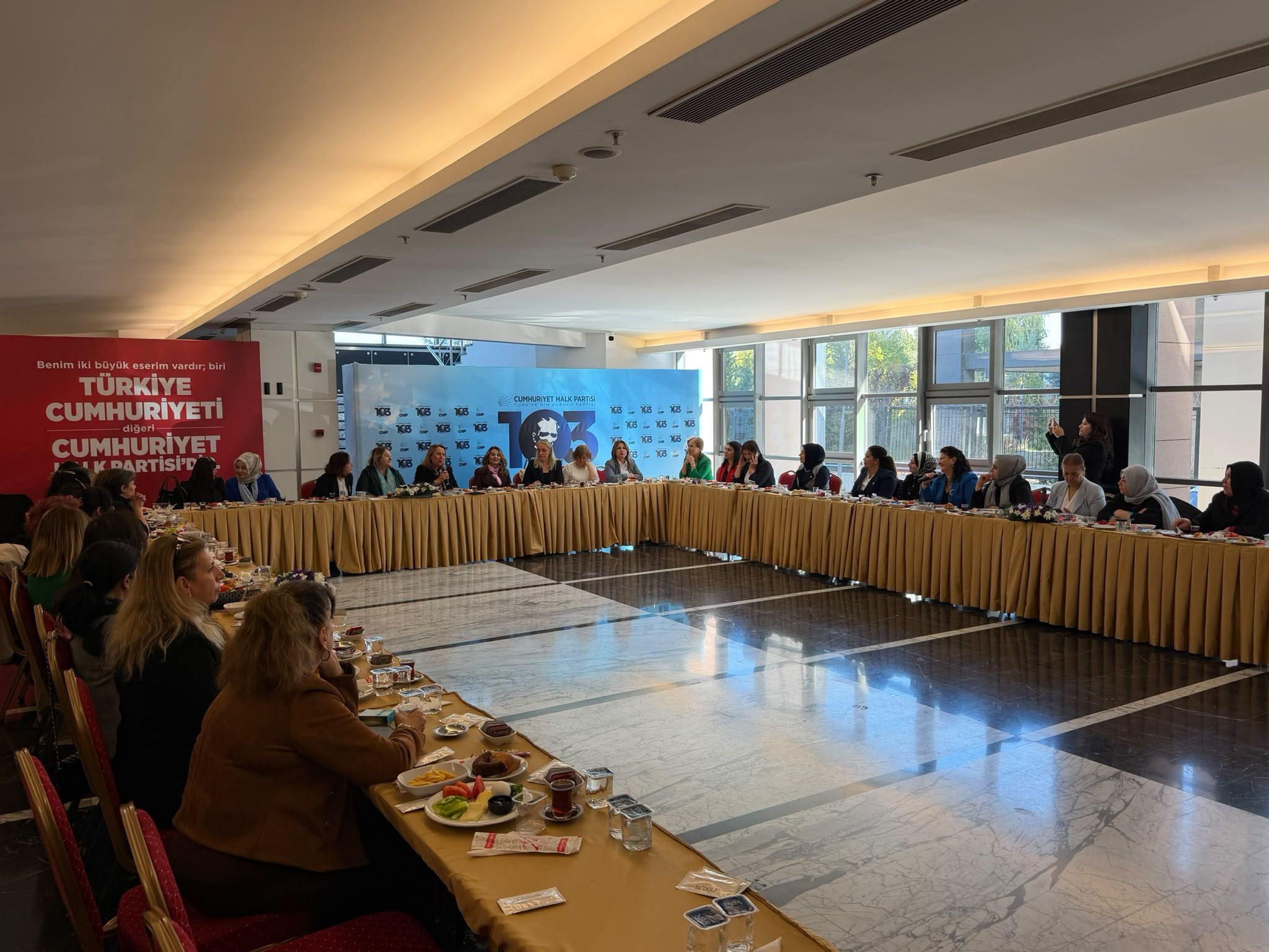 CHP Kadın Kolları, kadın muhtarlarla buluştu