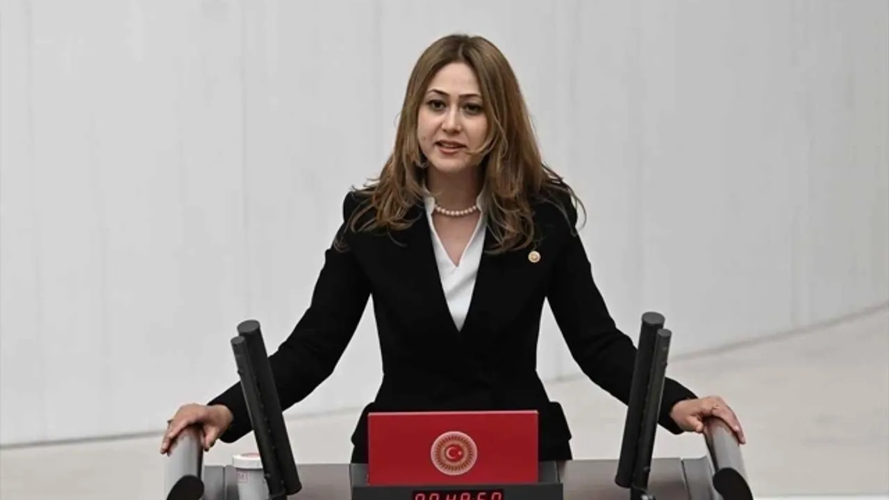 Zuhal Karakoç 6