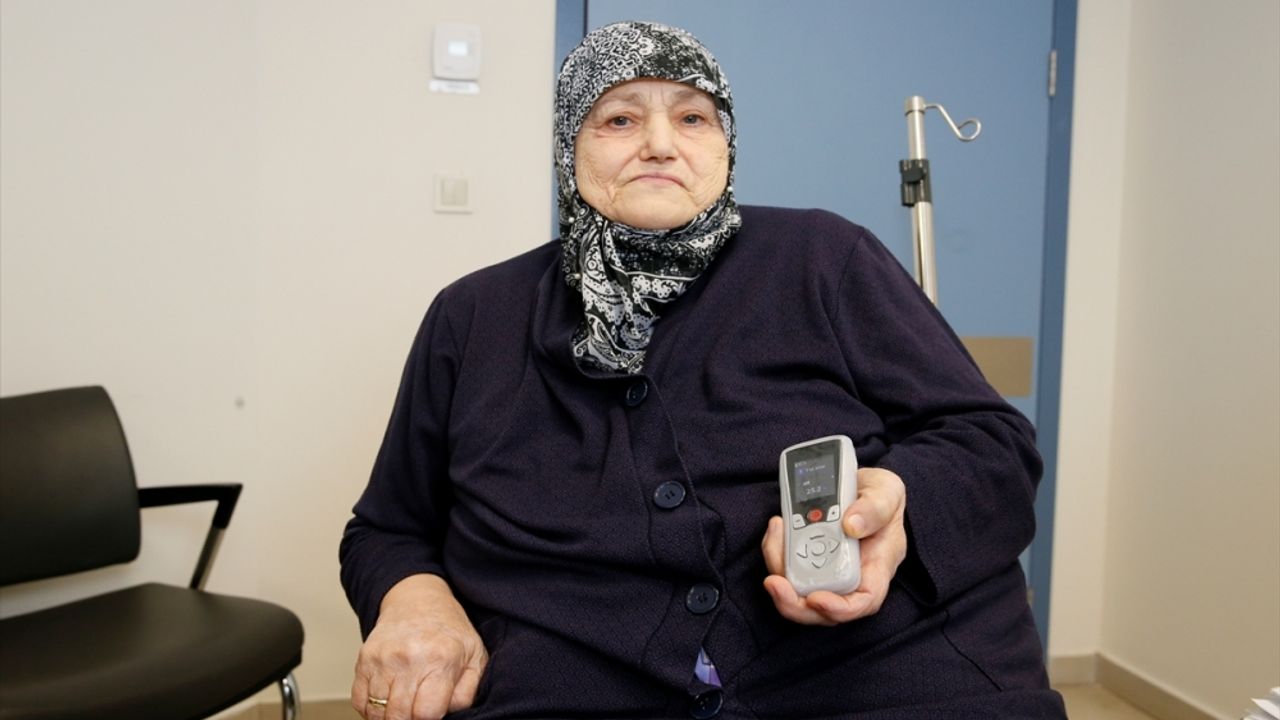 Bilecik'te yaşayan 70 yaşındaki kadın çare bulunamayan ağrılarından beline takılan pille kurtuldu