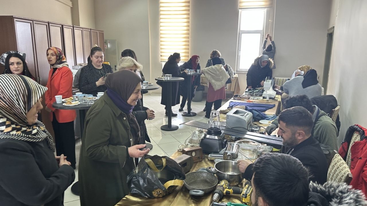 Erzurum'da kadınlar geri dönüşüme destek için "Tamir Kafe" etkinliğinde buluştu