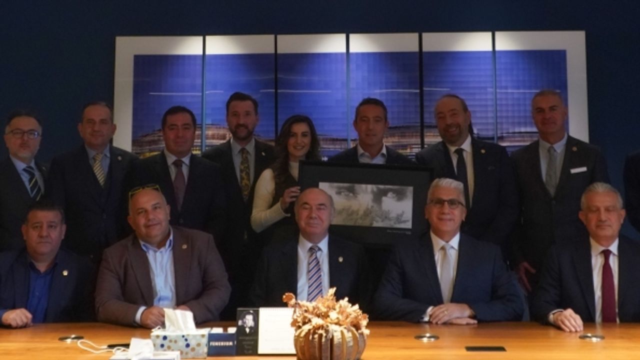 Fenerbahçe Başkanı Ali Koç, Ankara Fenerbahçeliler Derneği Yönetim Kurulu'nu kabul etti