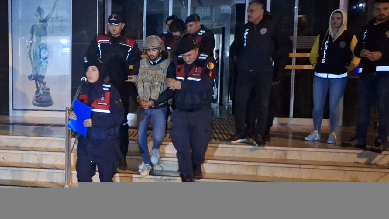 GÜNCELLEME - Samsun'da 1 kişinin öldüğü, 3 kişinin yaralandığı silahlı kavgayla ilgili 4 zanlı tutuklandı
