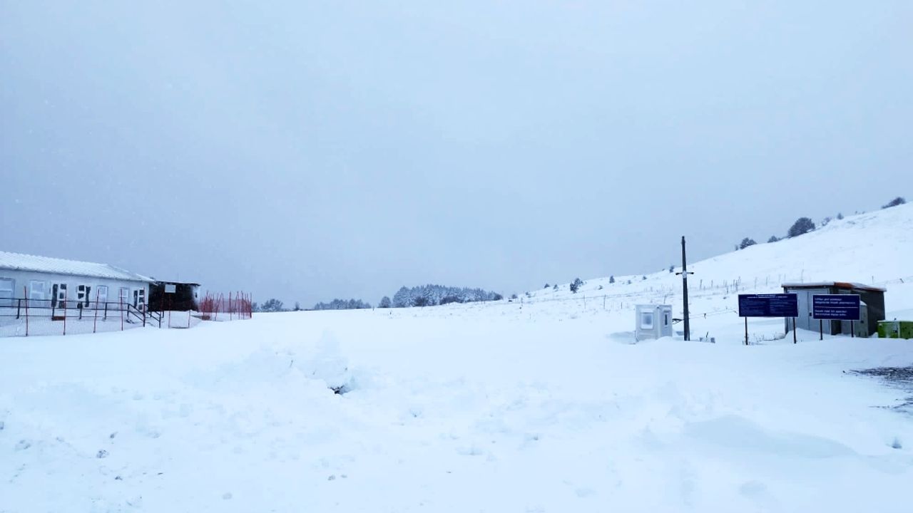 Keltepe Kayak Merkezi'nde kar kalınlığı 40 santimetreye ulaştı