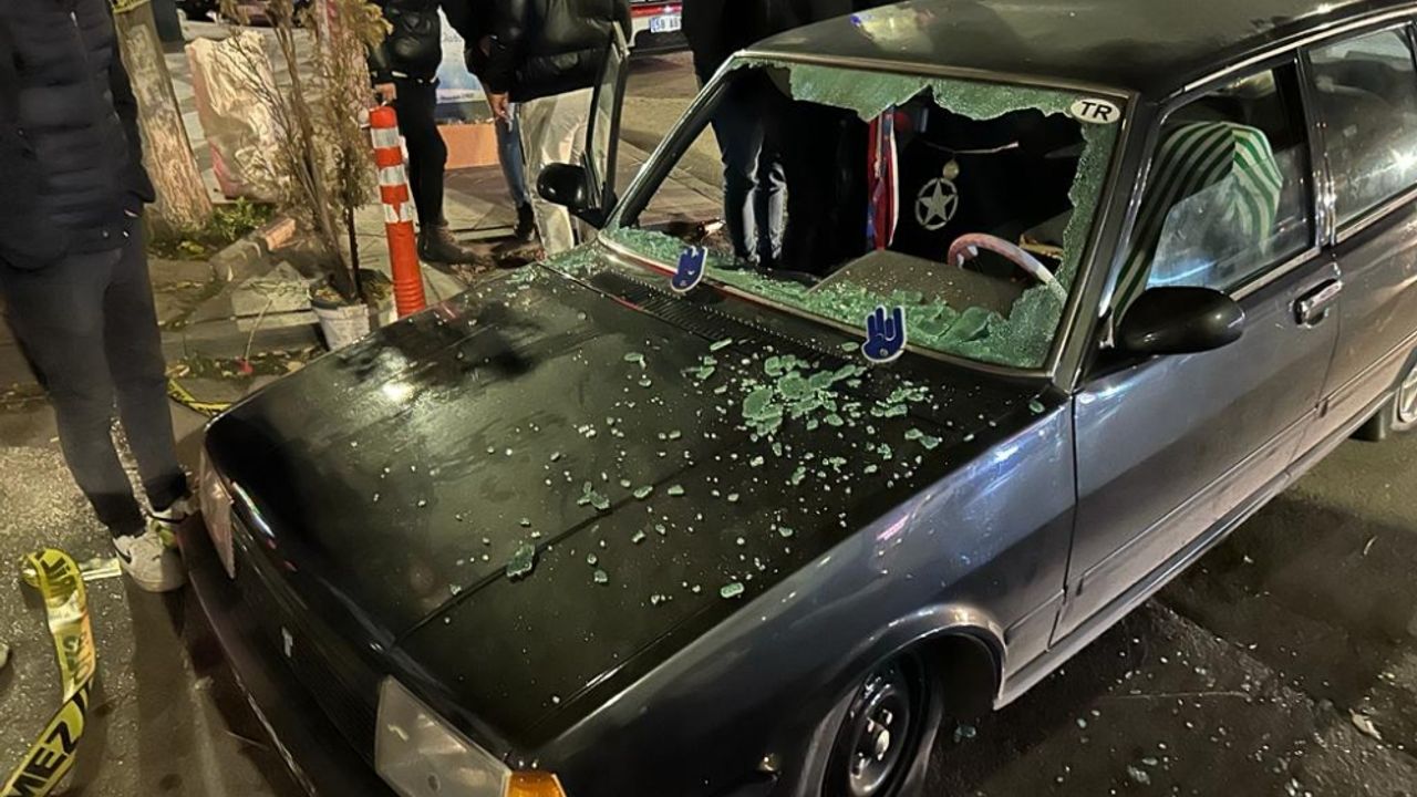 Sivas'ta iki grup arasında çıkan kavgada bir otomobilde hasar oluştu