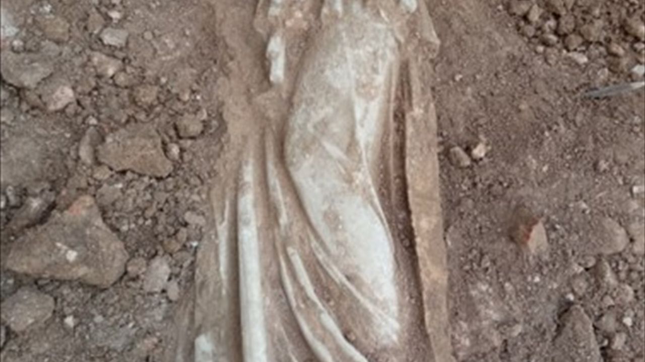 "Dans Eden Musa" heykeli yaklaşık 22 asır sonra Muğla'da gün yüzüne çıkarıldı