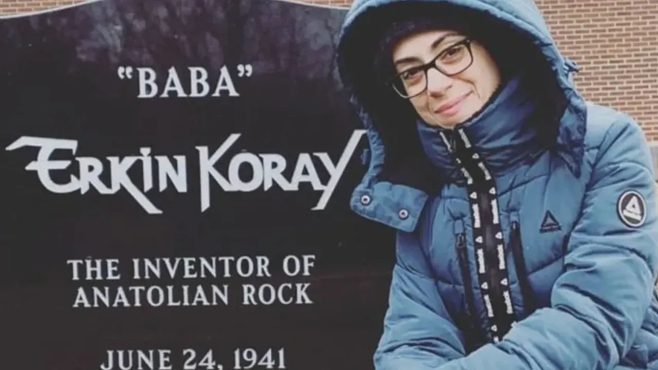 Damla Koray, babası Erkin Koray'ın mezar taşını paylaştı