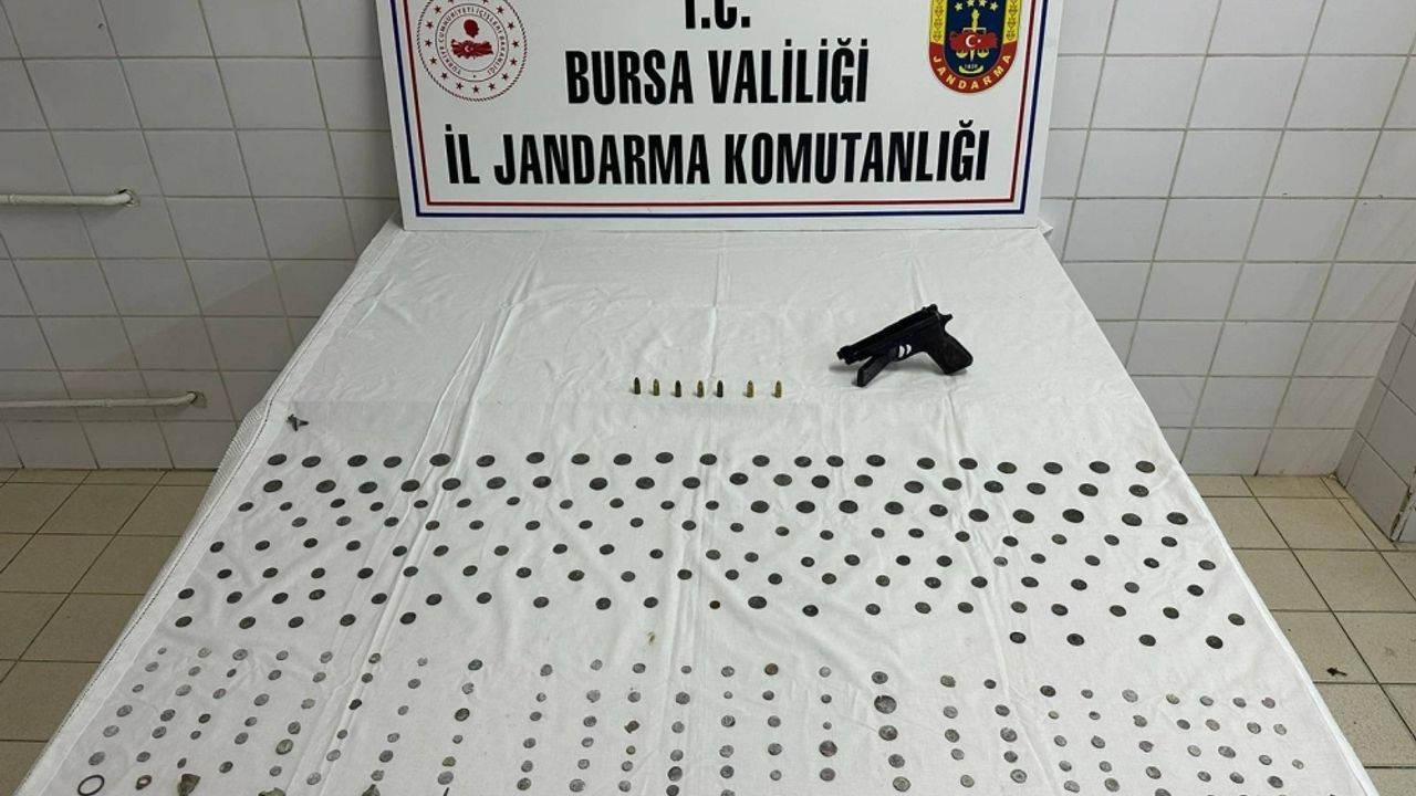 Bursa'da 327 parça tarihi eserin ele geçirildiği operasyonda 2 şüpheli yakalandı