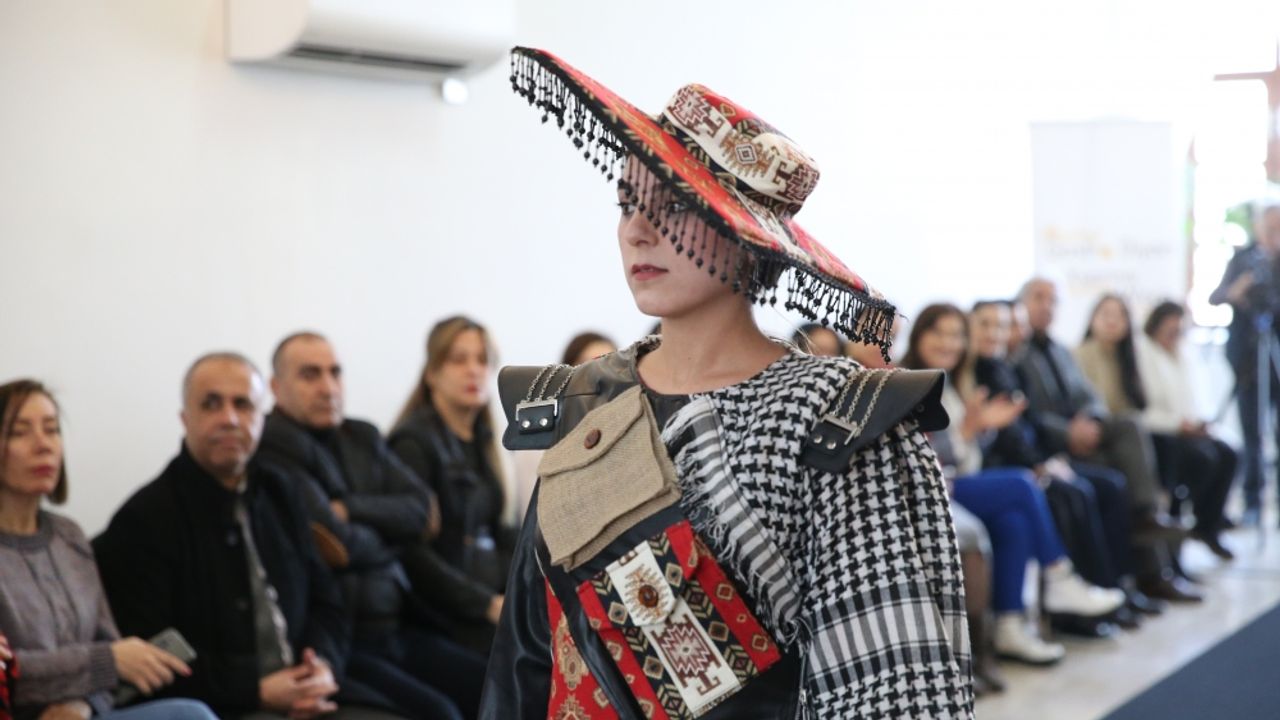 Diyarbakır'da moda tasarım kursiyerlerinin hazırladığı kıyafetlerle defile düzenlendi