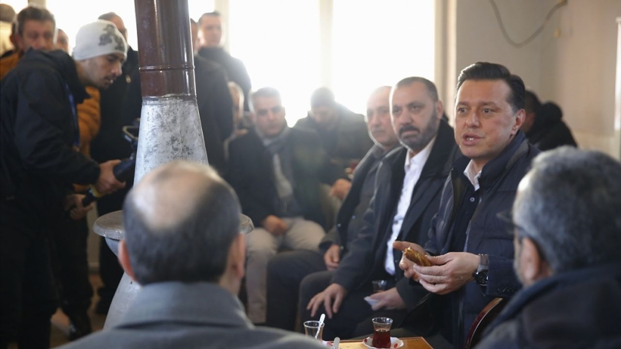 Eskişehir Büyükşehir Belediye Başkan adayı Nebi Hatipoğlu, minibüs şoförleriyle görüştü