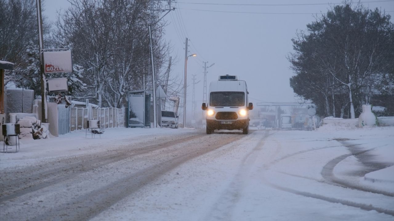 GÜNCELLEME - Kırklareli'nde kar yağışı etkisini arttırdı