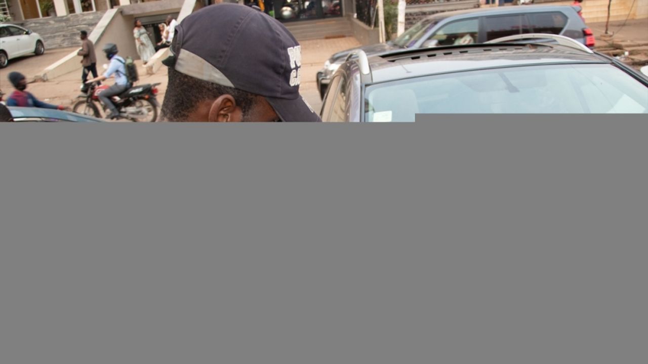 Kamerunlu polisler AA'nın "Yılın Kareleri" oylamasına katıldı