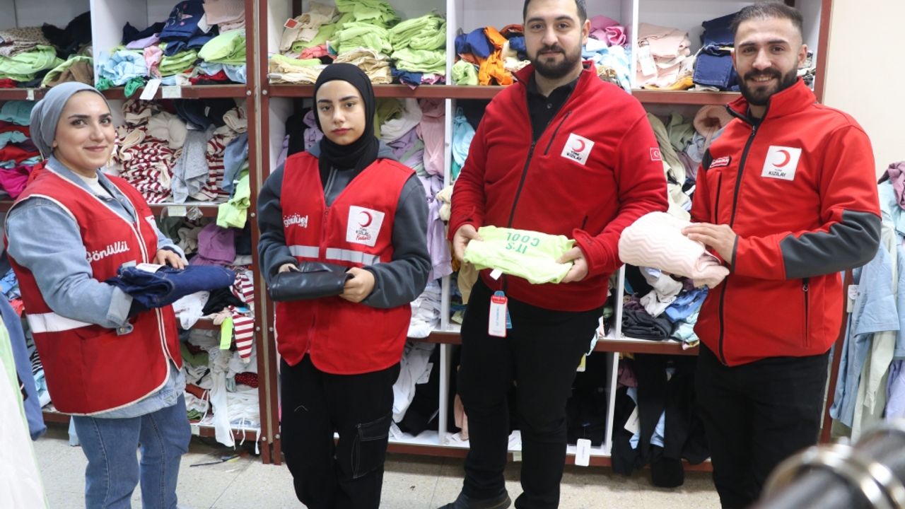 Siirt'e gelen depremzede 1074 ailenin giyim ihtiyacı Türk Kızılay tarafından karşılandı