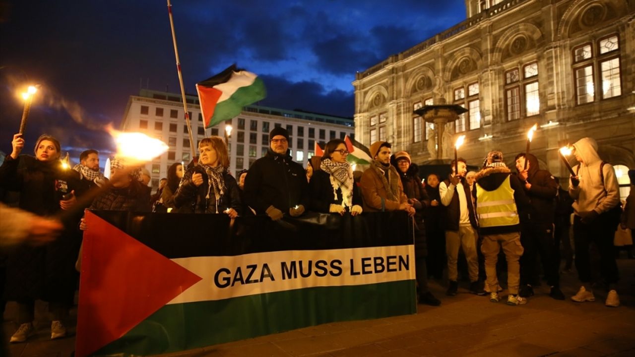 Avusturya'da İsrail'in saldırılarında ölen Filistinliler için "sessiz yürüyüş" düzenlendi