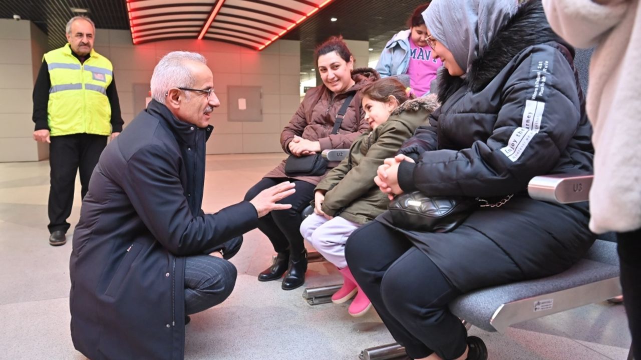 Bakan Uraloğlu, İstanbul Havalimanı'na Gayrettepe-Kağıthane metrosuyla gitti