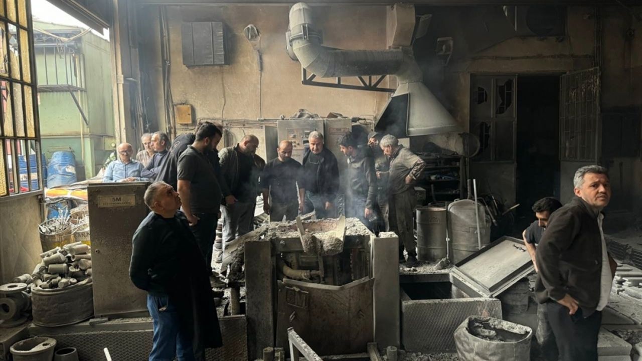 Başakşehir'de döküm atölyesinde patlama sonrası çıkan yangın söndürüldü