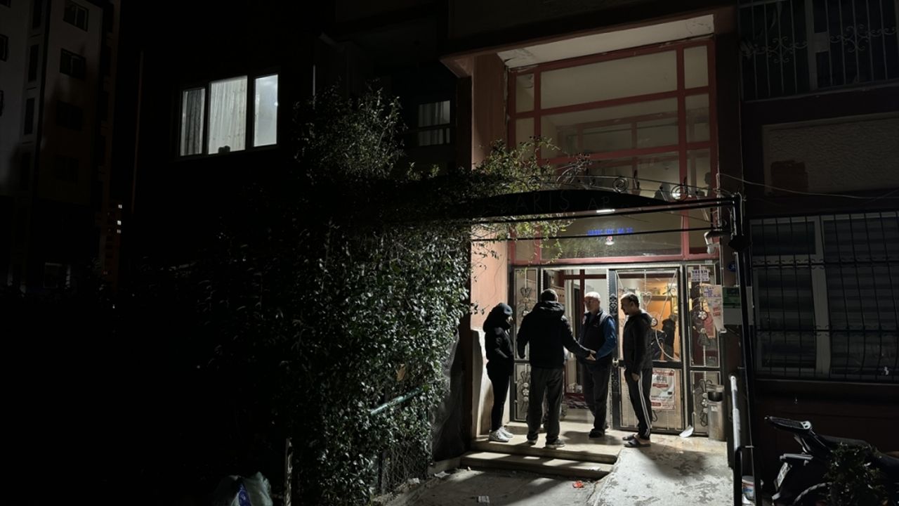 İzmir'de silahla yaralanan polis memuru hastaneye kaldırıldı