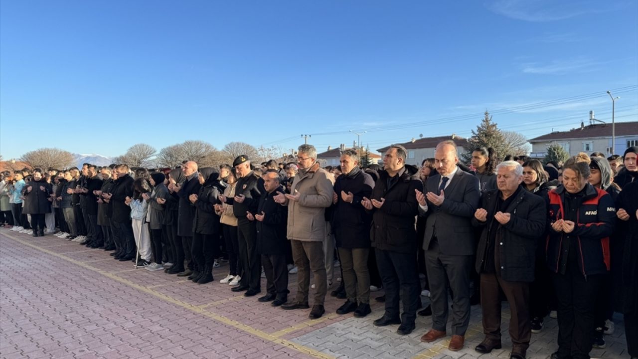 Karaman'da depremde hayatını kaybedenler anıldı