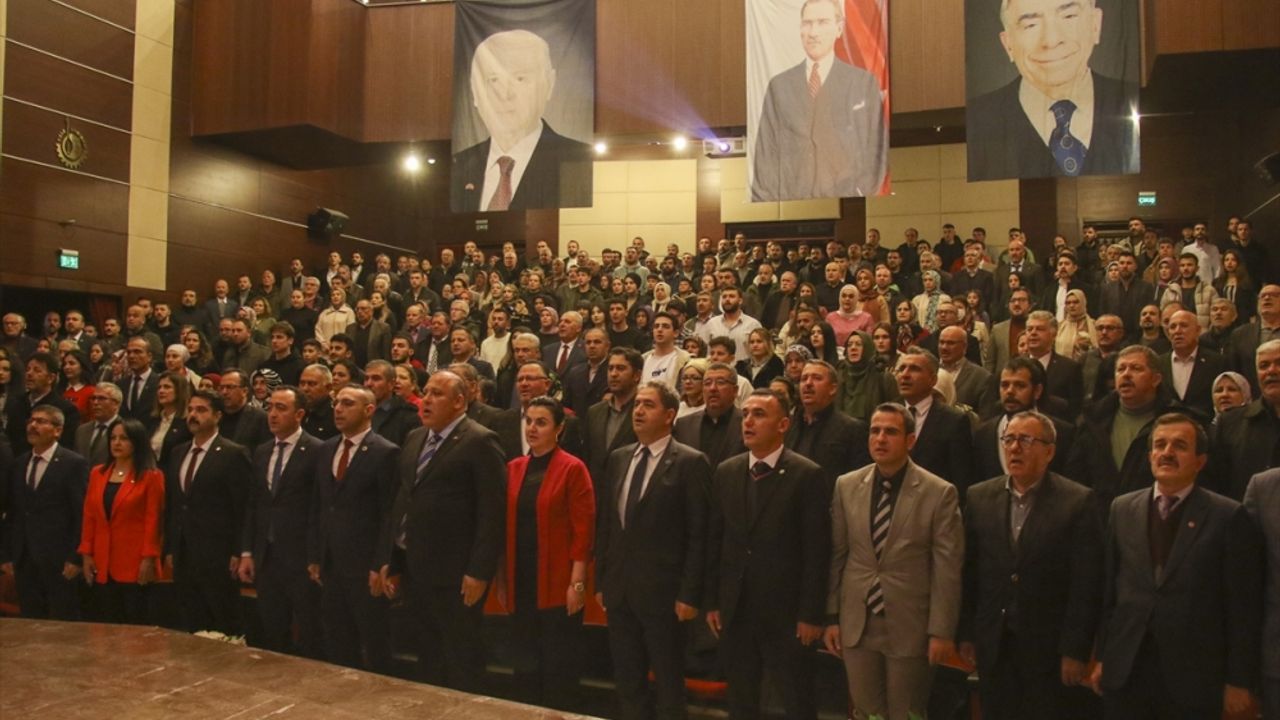 MHP Uşak'taki belediye başkan adaylarını tanıttı