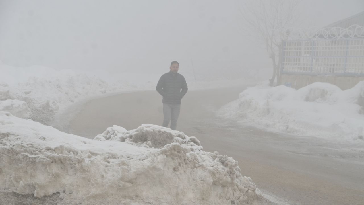 Muş'ta kar nedeniyle 13 yerleşim birimine ulaşım sağlanamıyor