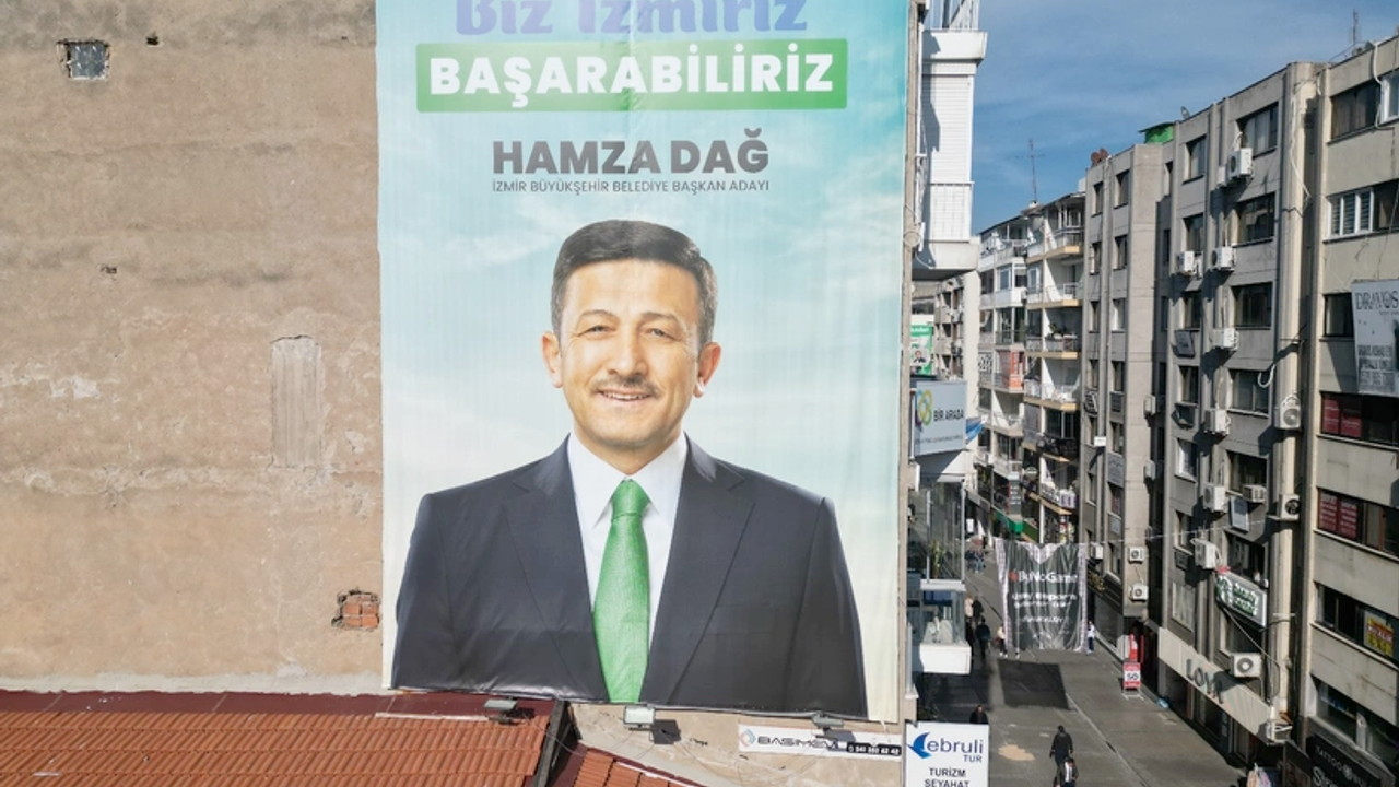 AKP'nin İzmir adayı Hamza Dağ afişlerinde partisinin logosunu kullanmadı