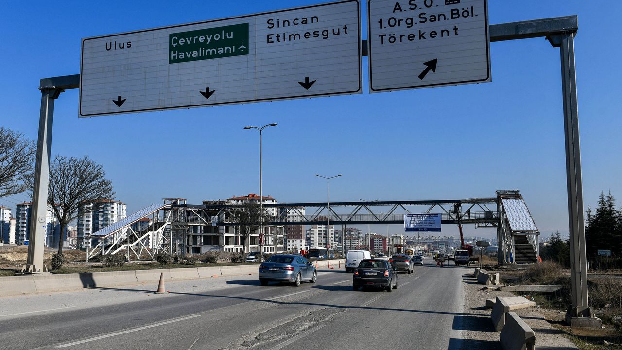 Ankara'ya yeni ve modern yaya üst geçitleri yapıldı