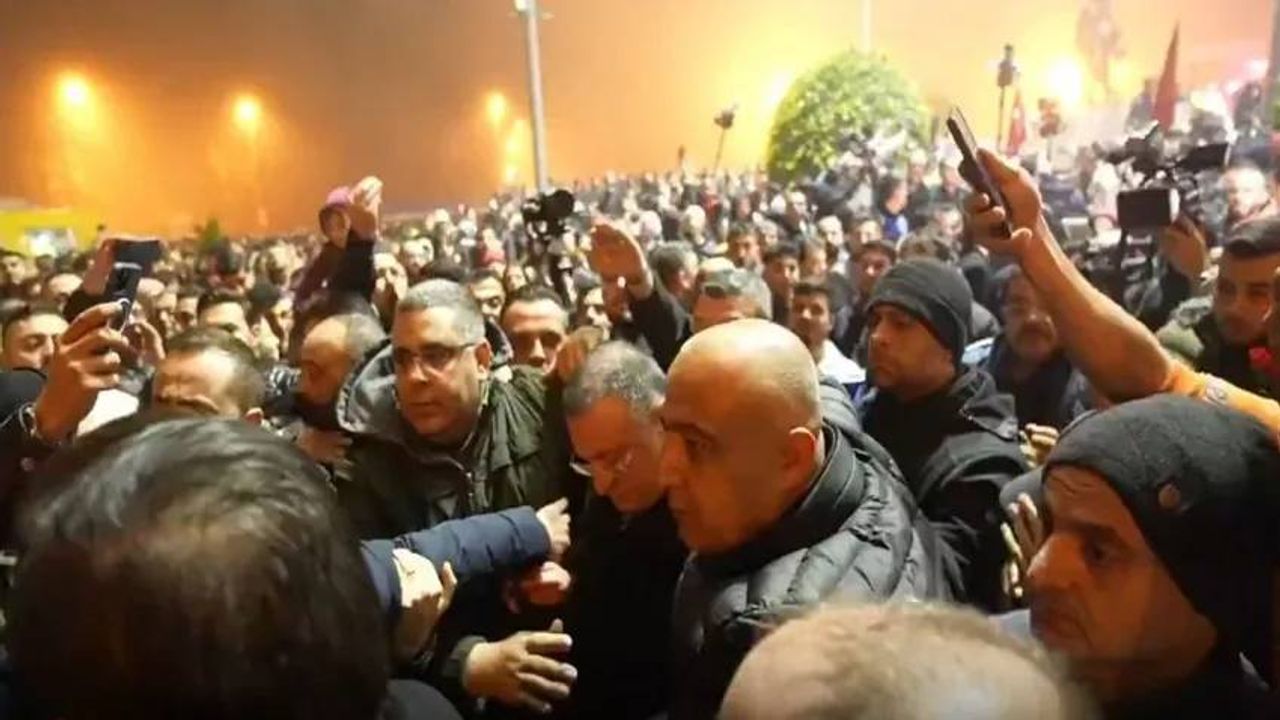 Hatay'da Lütfü Savaş ve Fahrettin Koca protestoların hedefinde