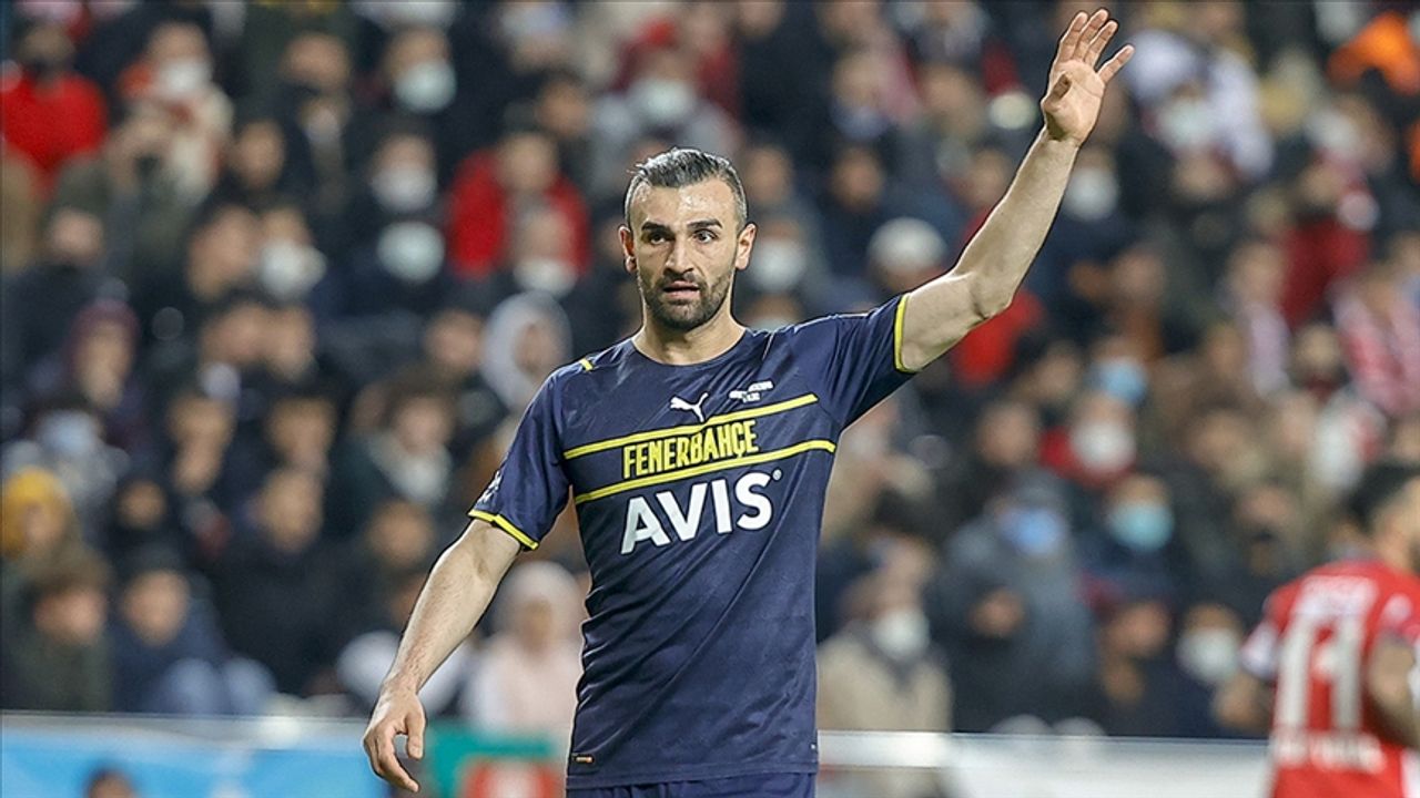 Fenerbahçe, eski futbolcusu Serdar Dursun'u kiraladığını duyurdu