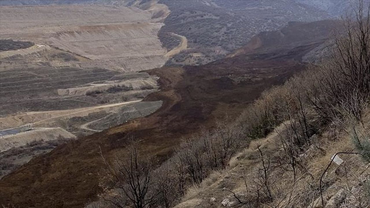 Erzincan İliç'te altın madeninde toprak kayması: İşçiler göçük altında