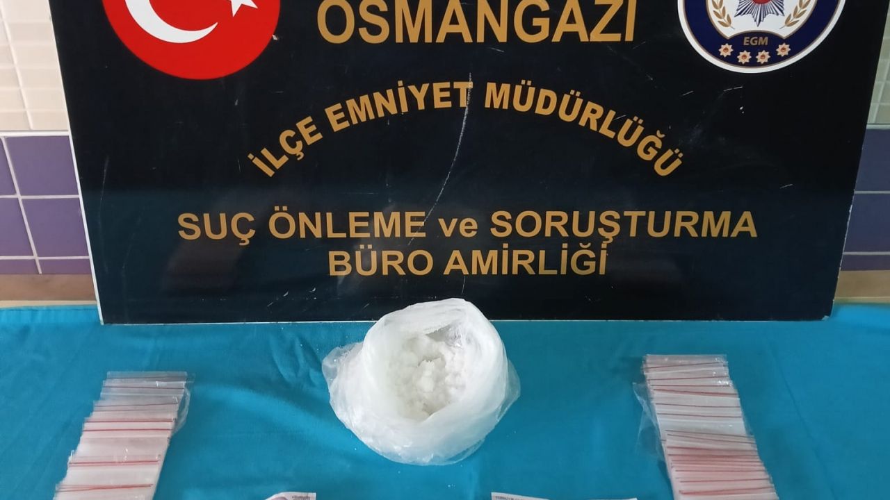 Bursa'da polisten kaçarken kaza yapan zanlının çantasından uyuşturucu çıktı