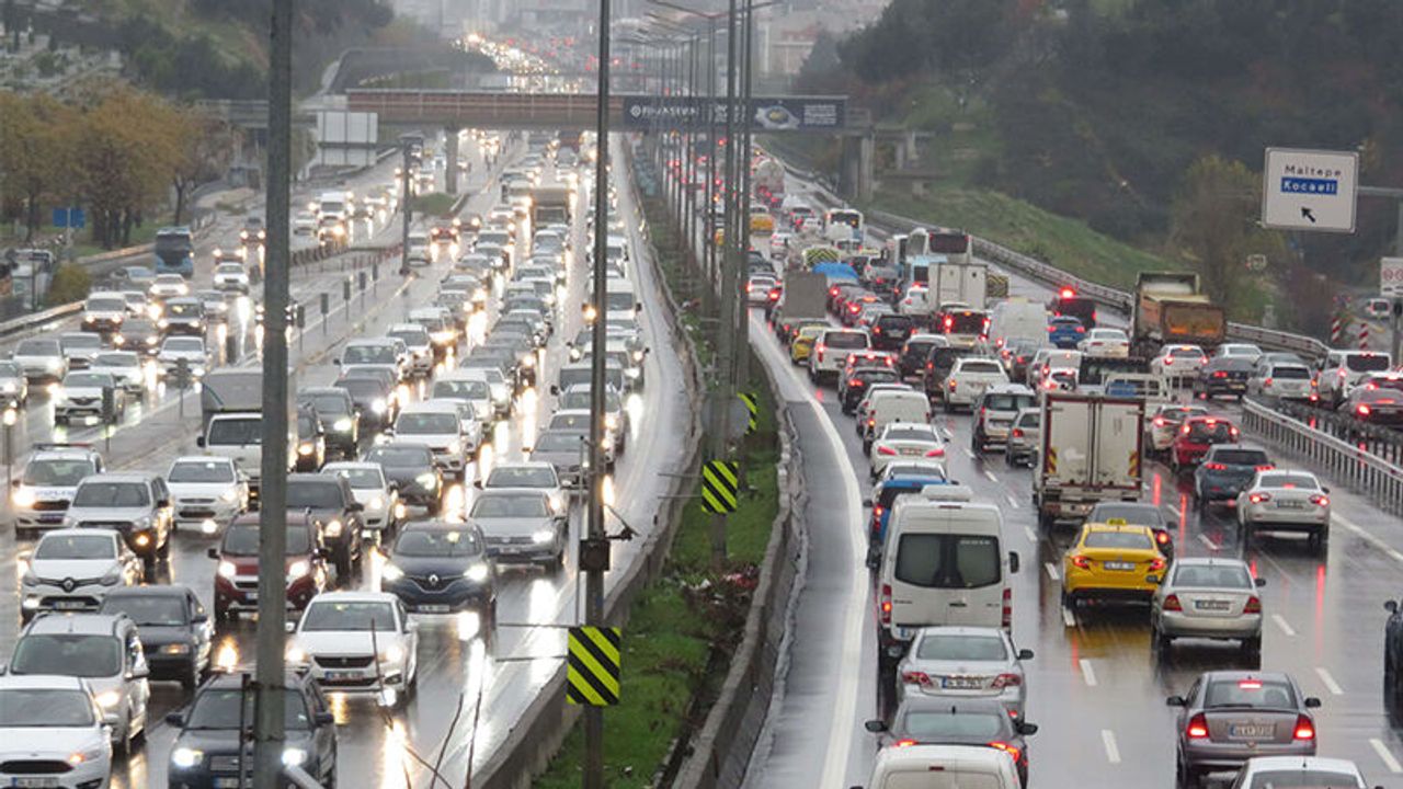 İstanbul trafiği kilitlendi: Anadolu Yakası’nda yoğunluk yüzde 83