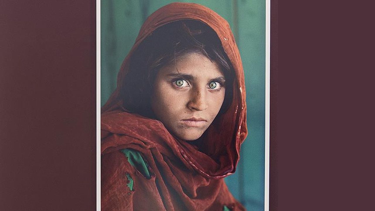 "Afgan Kızı" portresini, Türkiye'den Muzaffer Yıldırım aldı