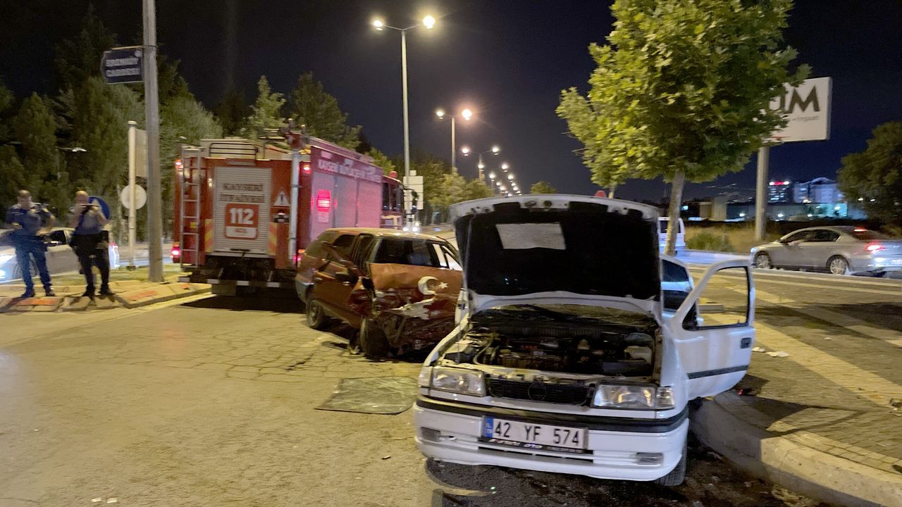 Kayseri'de iki otomobilin çarpıştığı kazada 5 kişi yaralandı
