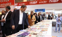 AK Parti Genel Başkan Yardımcısı Şen, Kayseri Kitap Fuarı'nı ziyaret etti