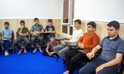 Erbilli Türkmen hafız, din ilimlerine adadığı evinde 400 talebe yetiştiriyor