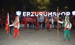 Erzurum'da Cumhuriyet'in 100. yılı etkinlikleri kapsamında "Fener Alayı" düzenlendi