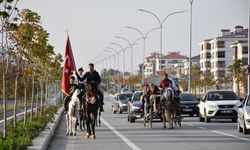 Eskişehir'de atlı bir grup, Cumhuriyet'in 100. yılını düzenledikleri turla kutladı