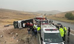 GÜNCELLEME 2 - Sivas'ta yolcu otobüsü devrildi, 7 kişi öldü, 40 kişi yaralandı