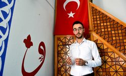 Kaligrafi öğrenen imam camilerde sanatını icra ediyor