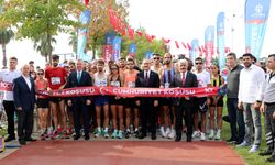 Kocaeli'de 10. Uluslararası Cumhuriyet Koşusu ve Çocuk Maratonu düzenlendi