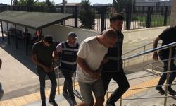 Mersin'de otomobil hırsızlığı iddiasıyla yakalanan 2 zanlıdan biri tutuklandı