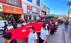 Osmaniye'de 100 metrelik Türk bayrağıyla kortej yürüyüşü düzenlendi