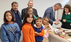 Beyşehir'de öğrenciler Filistinli çocuklar için kermes düzenlendi