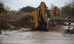 Çanakkale'de debisi yükselen Kepez Çayı taştı