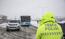 Erzurum-Bingöl kara yolu ağır tonajlı araçların geçişine kapatıldı