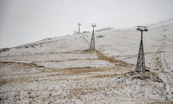 Erzurum'un yüksek kesimlerinde kar yağışı