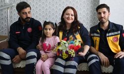 Eskişehir'de ambulans ekibi hayata döndürdüğü ilkokul öğrencisini evinde ziyaret etti